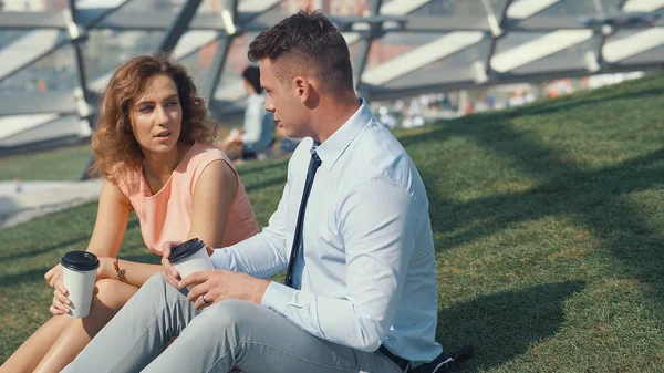 Young people at a meeting outdoors — Stock Photo, Image