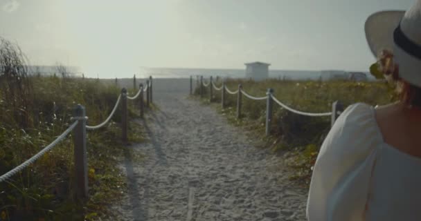 Running Woman Beach Miami — Stock Video