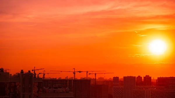 Sonnenuntergang Vor Dem Hintergrund Bau Befindlicher Gebäude Russland — Stockfoto