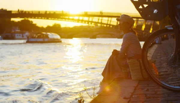 Jovem Pôr Sol Paris França — Fotografia de Stock