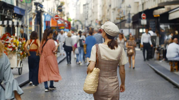 Mladá Žena Ulici Paříži Francie — Stock fotografie