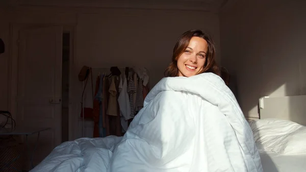 Smiling Girl Bed Morning — Stock Photo, Image