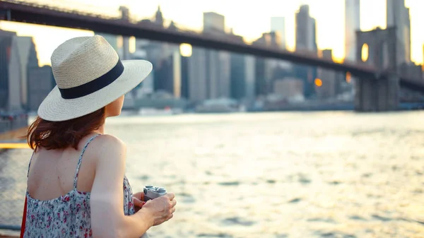 Jovem Mulher Ponto Vista Nova York — Fotografia de Stock