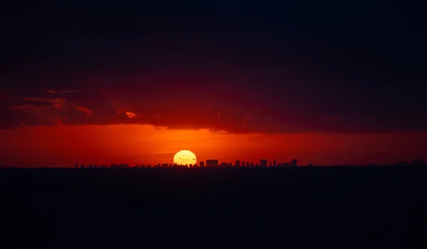 Sonnenuntergang Vor Dem Hintergrund Der Amerikanischen Stadt — Stockfoto