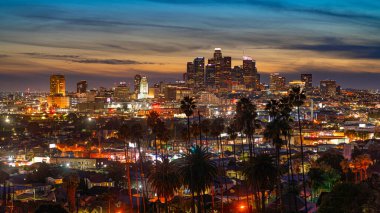 Akşamları Los Angeles manzarası