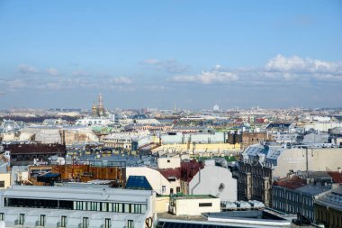 Binalar, sokaklar, köprüler, nehirler ve kanallar St. Petersburg, Rusya'nın görünümü.
