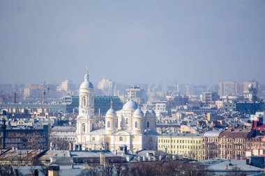 Binalar, sokaklar, köprüler, nehirler ve kanallar St. Petersburg, Rusya'nın görünümü.
