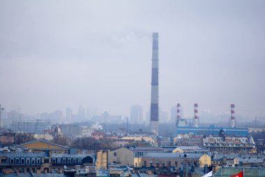 Binalar, sokaklar, köprüler, nehirler ve kanallar St. Petersburg, Rusya'nın görünümü.