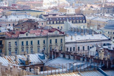 Binalar, sokaklar, köprüler, nehirler ve kanallar St. Petersburg, Rusya'nın görünümü.