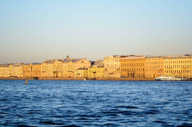 Binalar, sokaklar, köprüler, nehirler ve kanallar St. Petersburg, Rusya'nın görünümü.