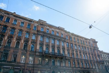 Binalar, sokaklar, köprüler, nehirler ve kanallar St. Petersburg, Rusya'nın görünümü.