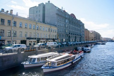 Binalar, sokaklar, köprüler, nehirler ve kanallar St. Petersburg, Rusya'nın görünümü.
