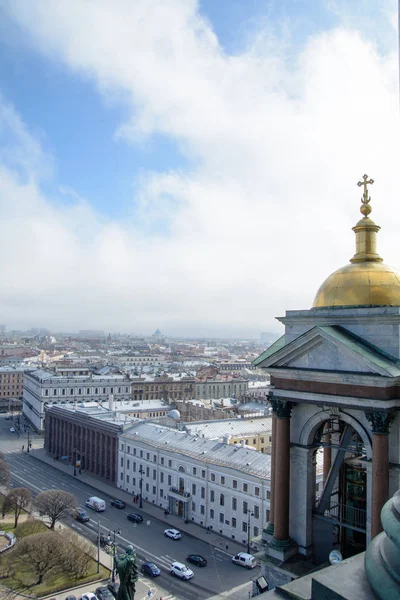 View of buildings, streets, bridges, rivers and canals of St. Petersburg, Russia. — Stock Photo, Image