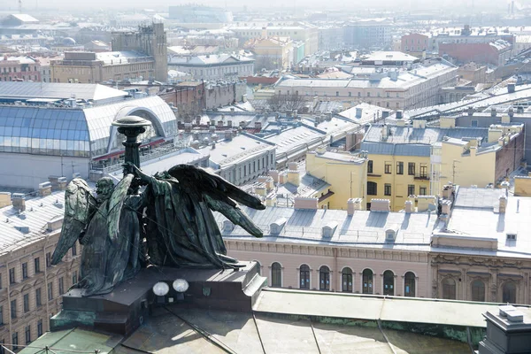 Vista de edificios, calles, puentes, ríos y canales de San Petersburgo, Rusia . — Foto de Stock