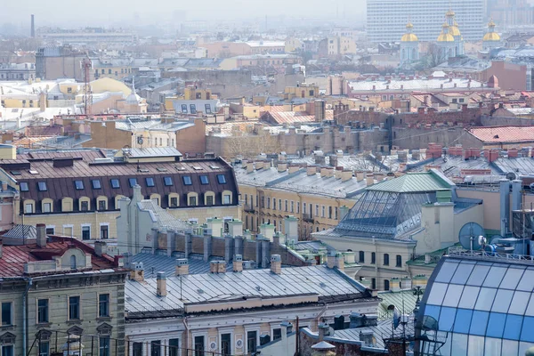 Pohled na budovy, ulice, mosty, řekách a kanálech v Petrohradu, Rusko. — Stock fotografie