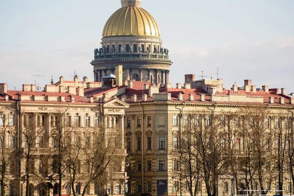 Vista de edificios, calles, puentes, ríos y canales de San Petersburgo, Rusia . — Foto de Stock