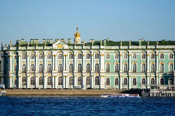 Binalar, sokaklar, köprüler, nehirler ve kanallar St. Petersburg, Rusya'nın görünümü. — Stok fotoğraf