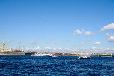 Binalar, sokaklar, köprüler, nehirler ve kanallar St. Petersburg, Rusya'nın görünümü.