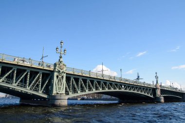Binalar, sokaklar, köprüler, nehirler ve kanallar St. Petersburg, Rusya'nın görünümü.