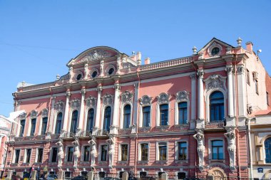 Binalar, sokaklar, köprüler, nehirler ve kanallar St. Petersburg, Rusya'nın görünümü.
