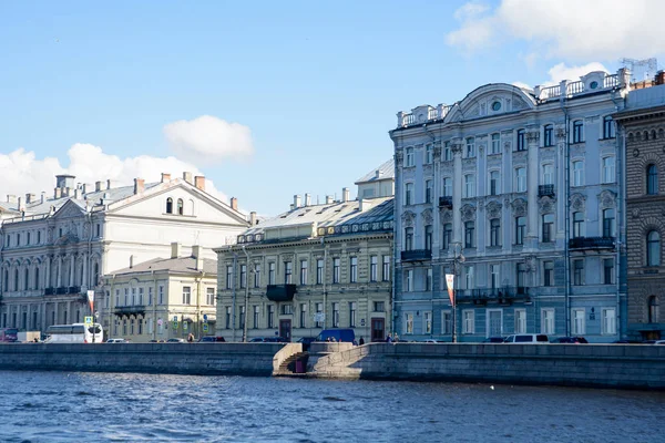 Binalar, sokaklar, köprüler, nehirler ve kanallar St. Petersburg, Rusya'nın görünümü. — Stok fotoğraf