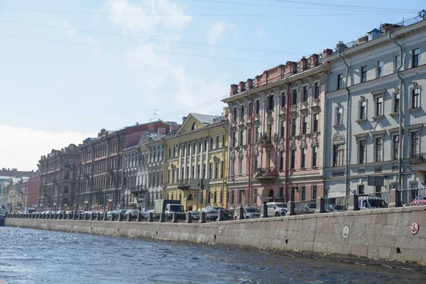 Vista de edifícios, ruas, pontes, rios e canais de São Petersburgo, Rússia . — Fotografia de Stock