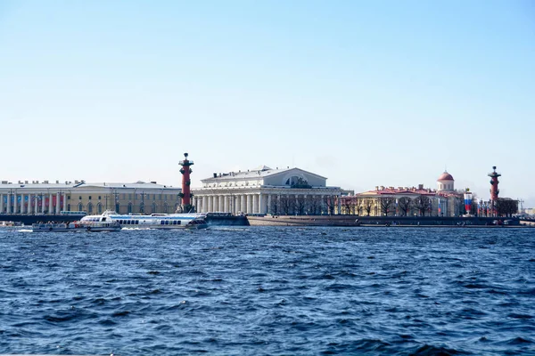 Weergave van gebouwen, straten, bruggen, rivieren en kanalen van St. Petersburg, Rusland. — Stockfoto