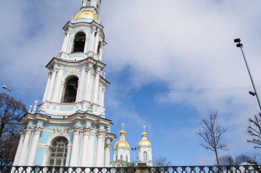 Binalar, sokaklar, köprüler, nehirler ve kanallar St. Petersburg, Rusya'nın görünümü.