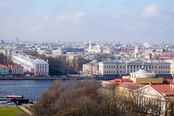 Vista de edificios, calles, puentes, ríos y canales de San Petersburgo, Rusia . — Foto de Stock