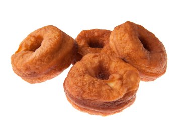 Kızarmış çörek beyaz arkaplanda izole edilmiş.