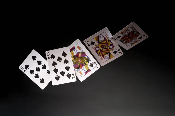 Летающие Игральные Карты Темном Фоне Royal Flush — стоковое фото