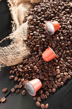 Kahve kapsüllü çuval bezli tahıl kahvesi.