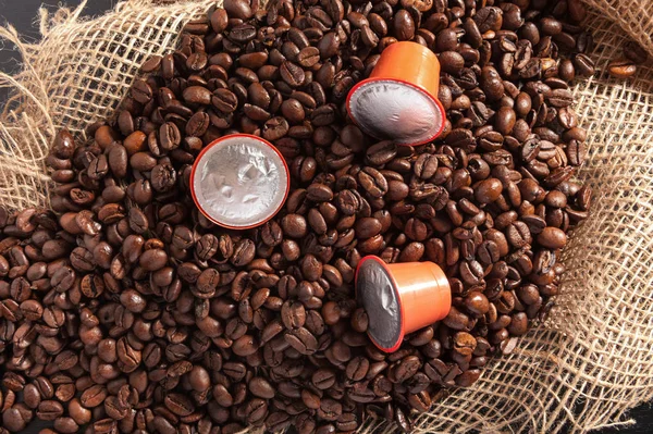 Zrnitá Káva Pytlovině Kávovou Kapslí — Stock fotografie