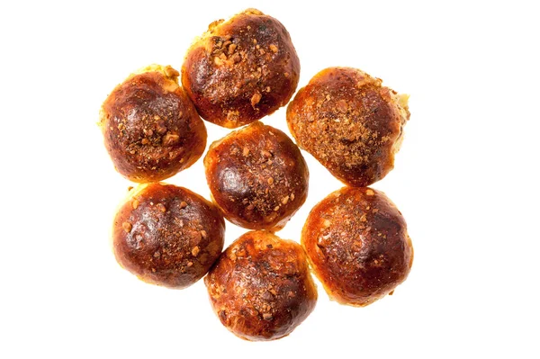 Kalorie Buchta Rozinkami Sypané Vlašskými Ořechy Izolované Bílém — Stock fotografie