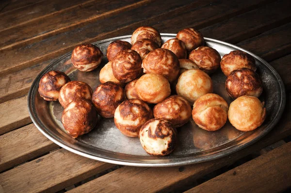 Bolas Rosquinha Uma Bandeja Metálica Escuro — Fotografia de Stock