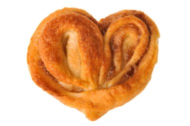 puf böreği tarçın ile ev yapımı çörekler kalp şeklinde