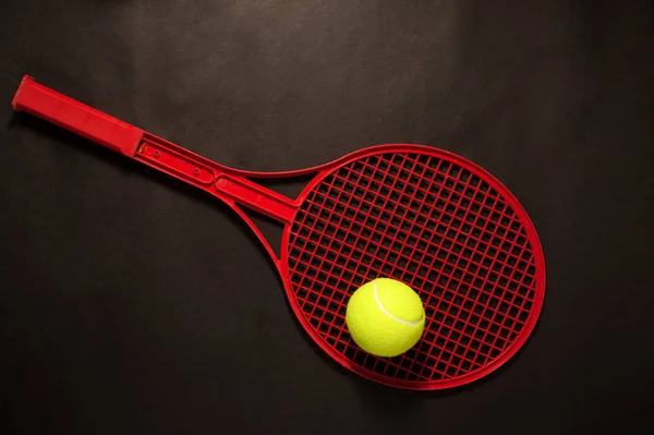 Tennisbal Racket Donkere Achtergrond — Stockfoto