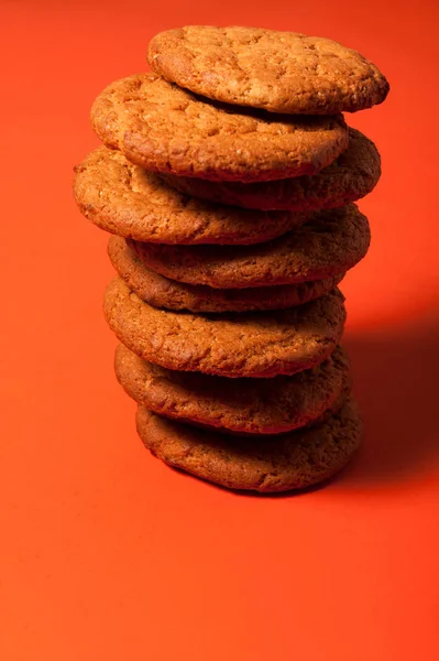 Galletas Avena Dulce Sobre Fondo Rojo —  Fotos de Stock