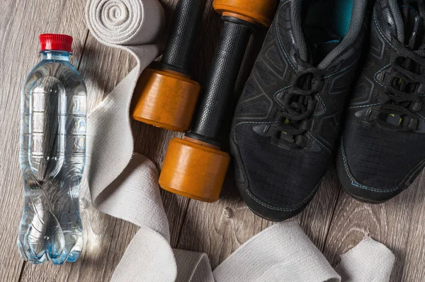 Zapatillas Fitness Con Mancuernas Botella Agua Venda Elástica — Foto de Stock