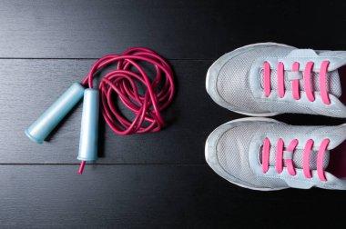 düz lay aksesuarlar spor ayakkabı siyah ip atlama ile spor