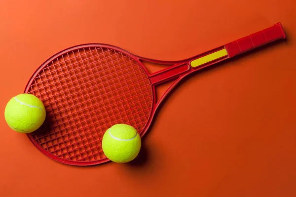 Tennisracket och boll — Stockfoto