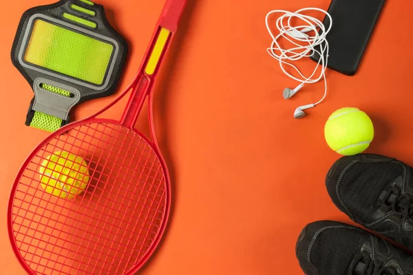 Set de tenis con smartphone — Foto de Stock