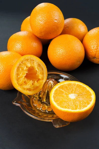 Manual juicer with oranges — Stock Photo, Image