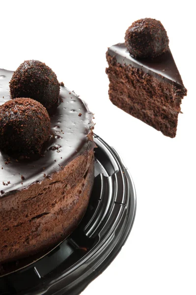 Bolo de chocolate com pedaço de bolo — Fotografia de Stock