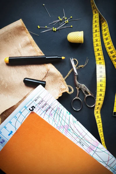 Notepad with measuring tape — Stock Photo, Image