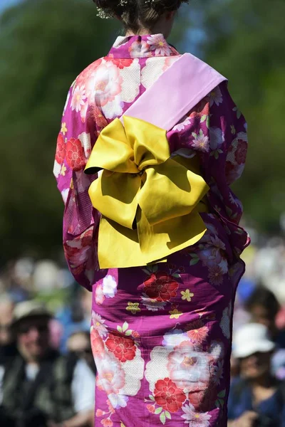 Mujer Traje Kimono Japonés Tradicional Aire Libre —  Fotos de Stock