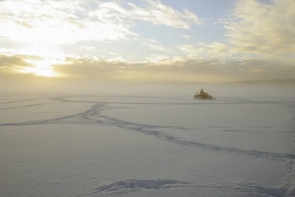 Snowmobile Lake Frosty Foggy Day — Stock Photo, Image