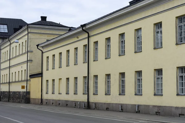 A klasszicizmus stílusú házak Helsinkiben, Finnországban — Stock Fotó