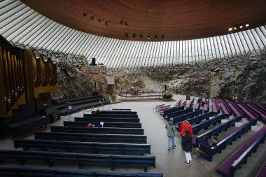 Helsinki, Finlandiya-17 Temmuz 2017: Temppeliaukio Kilisesi bir L