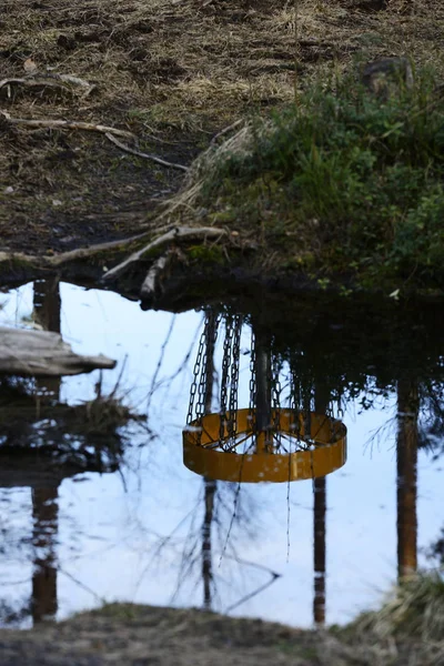 Reflektion skiva golfhål i vattnet Royaltyfria Stockbilder